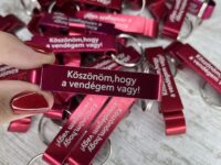 Sörnyitós kulcstartó